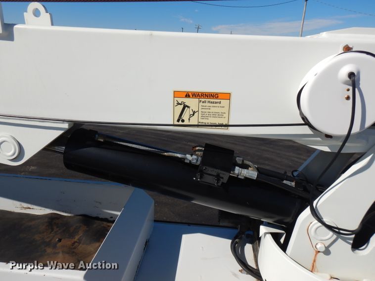 image for item FW9880 2008 Ford F750 Super Duty  service truck with crane