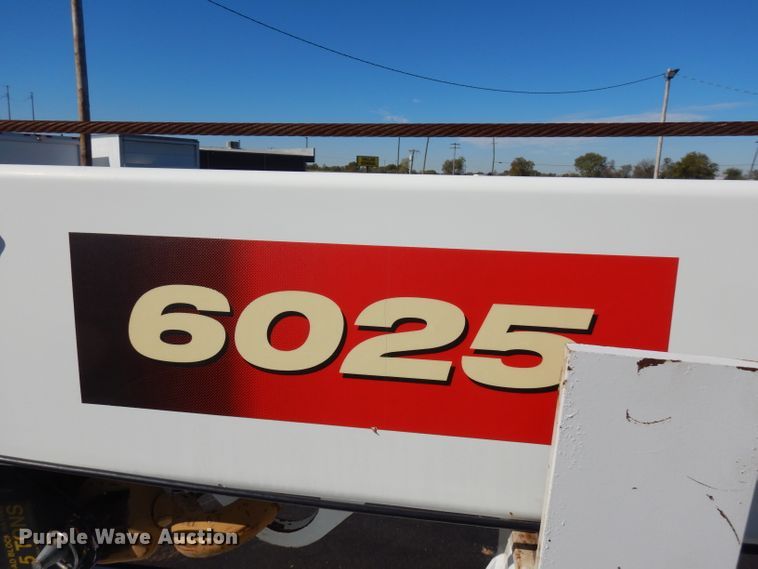 image for item FW9880 2008 Ford F750 Super Duty  service truck with crane