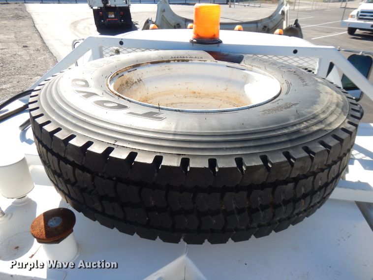 image for item FW9880 2008 Ford F750 Super Duty  service truck with crane