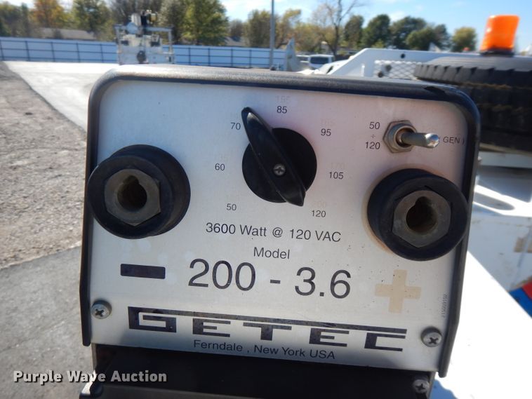 image for item FW9880 2008 Ford F750 Super Duty  service truck with crane