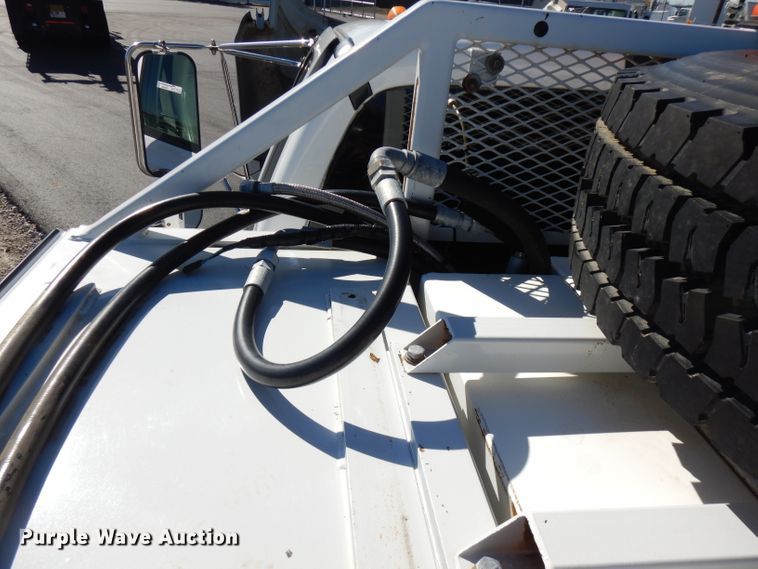 image for item FW9880 2008 Ford F750 Super Duty  service truck with crane