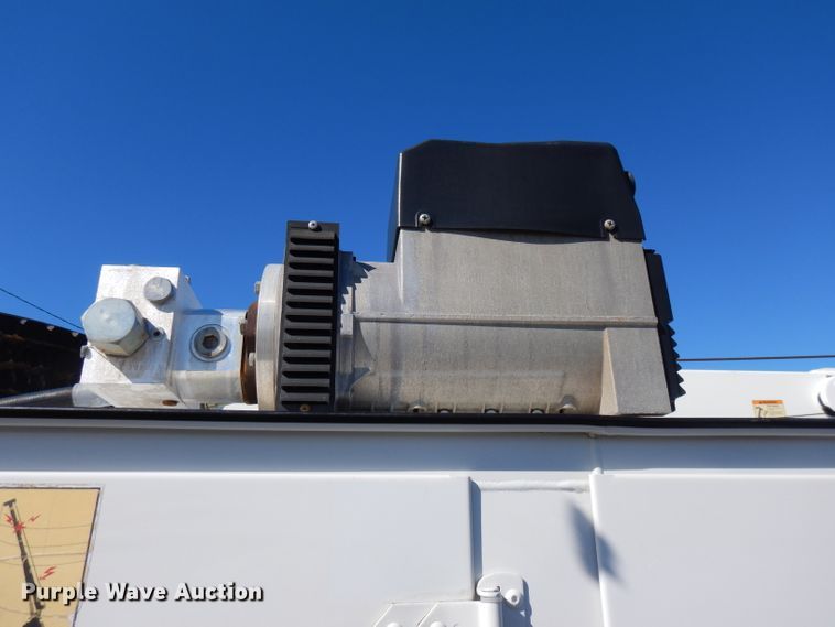 image for item FW9880 2008 Ford F750 Super Duty  service truck with crane