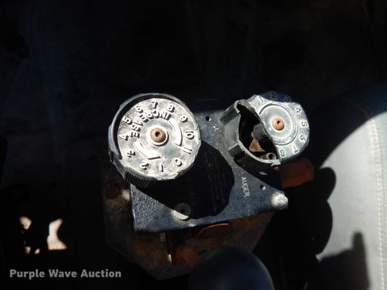 image for item FW9881 1992 GMC TopKick  spreader truck