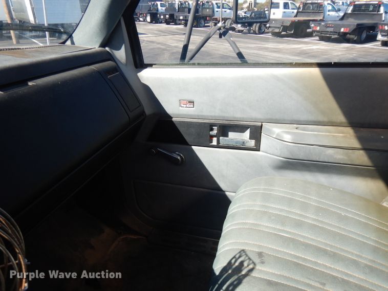 image for item FW9881 1992 GMC TopKick  spreader truck