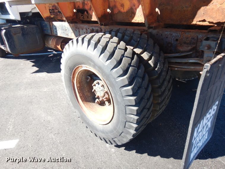 image for item FW9881 1992 GMC TopKick  spreader truck