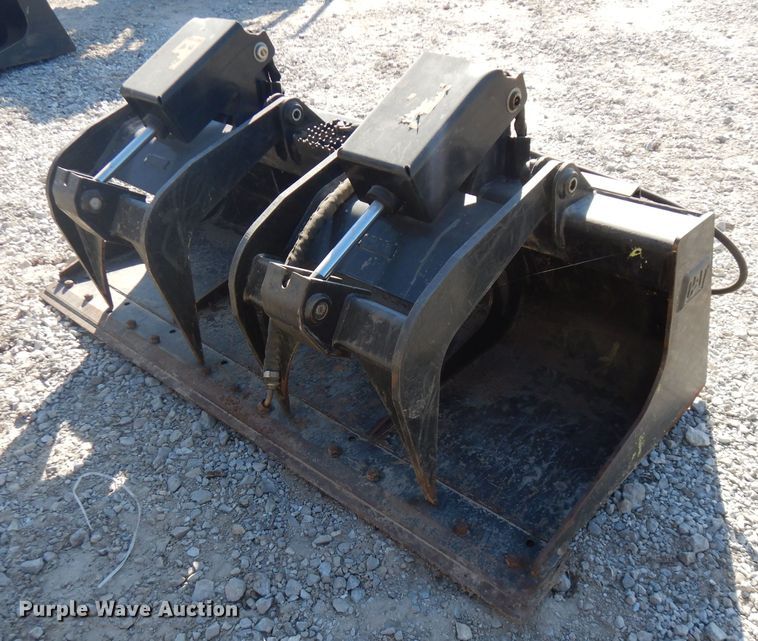 image for item FW9896 Caterpillar 65SSIG009608 skid steer grapple bucket