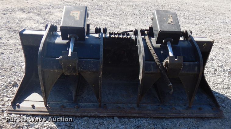 image for item FW9896 Caterpillar 65SSIG009608 skid steer grapple bucket