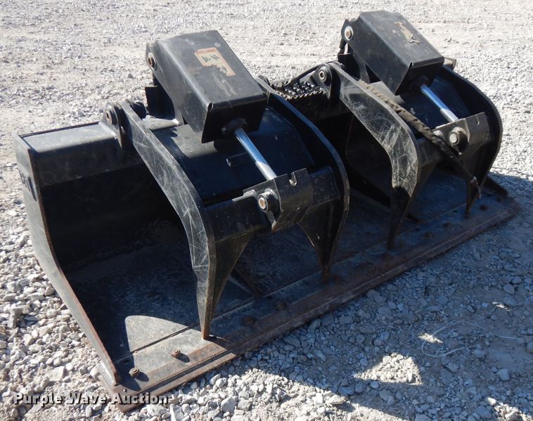 image for item FW9896 Caterpillar 65SSIG009608 skid steer grapple bucket