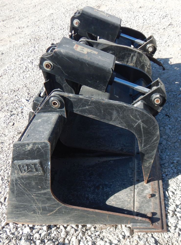 image for item FW9896 Caterpillar 65SSIG009608 skid steer grapple bucket