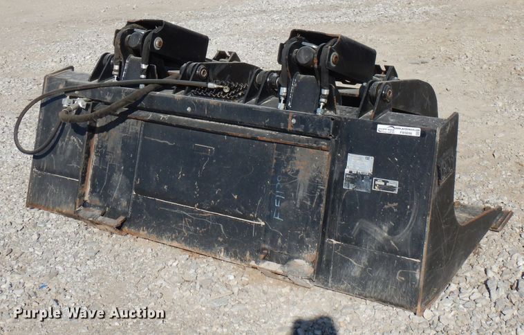 image for item FW9896 Caterpillar 65SSIG009608 skid steer grapple bucket