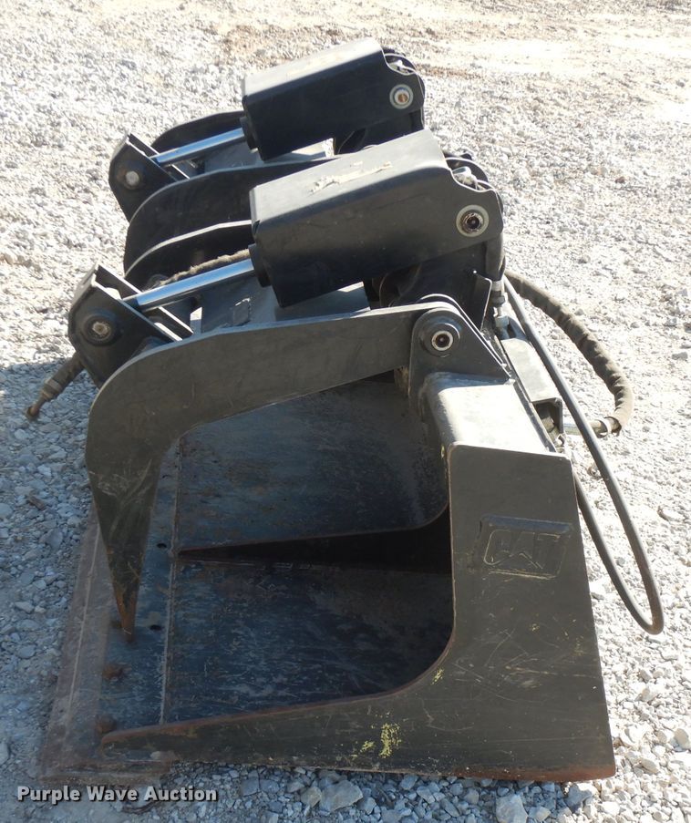 image for item FW9896 Caterpillar 65SSIG009608 skid steer grapple bucket