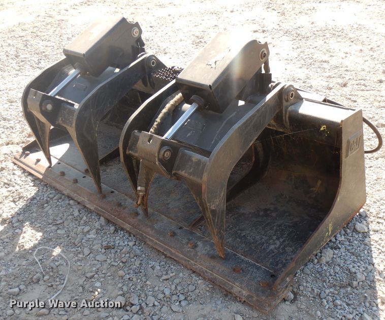 image for item FW9896 Caterpillar 65SSIG009608 skid steer grapple bucket