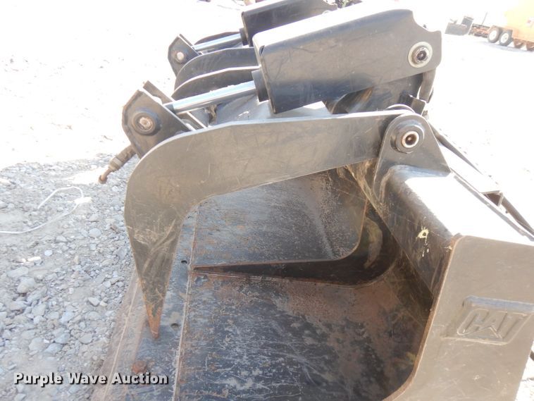 image for item FW9896 Caterpillar 65SSIG009608 skid steer grapple bucket