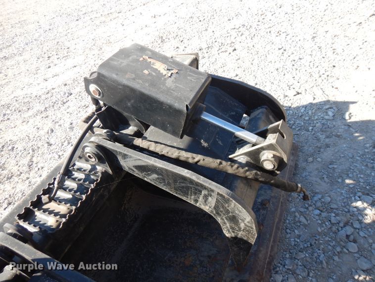 image for item FW9896 Caterpillar 65SSIG009608 skid steer grapple bucket