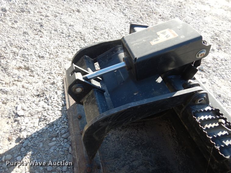 image for item FW9896 Caterpillar 65SSIG009608 skid steer grapple bucket