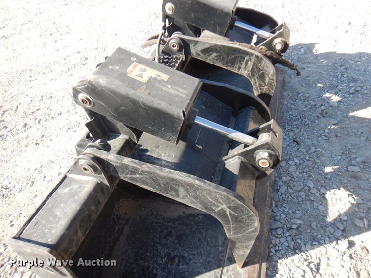 image for item FW9896 Caterpillar 65SSIG009608 skid steer grapple bucket