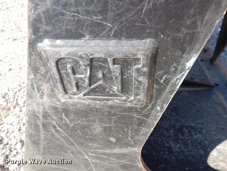 image for item FW9896 Caterpillar 65SSIG009608 skid steer grapple bucket