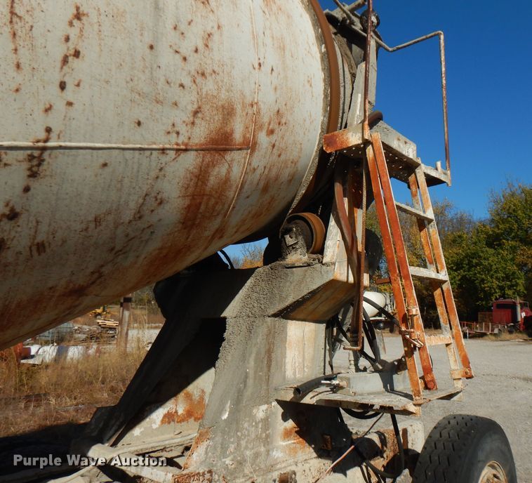 image for item FW9906 1997 Ford LT8000  ready mix truck