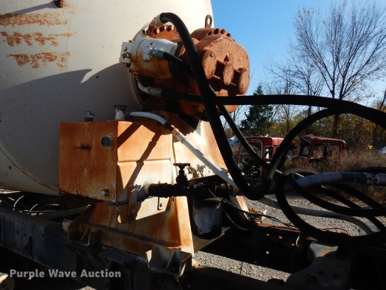 image for item FW9906 1997 Ford LT8000  ready mix truck