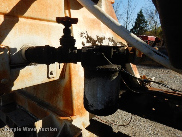 image for item FW9906 1997 Ford LT8000  ready mix truck