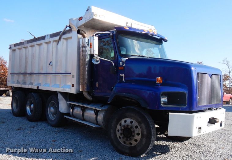 image for item FW9910 2005 International 5600i  dump truck