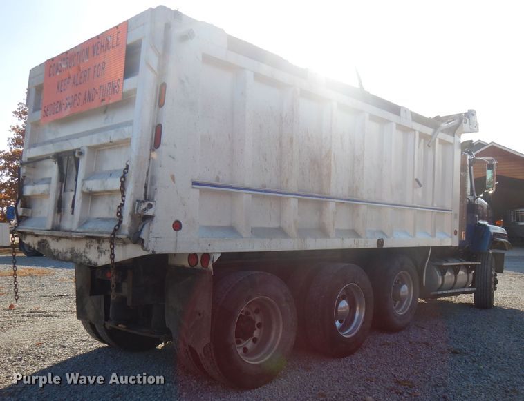 image for item FW9910 2005 International 5600i  dump truck