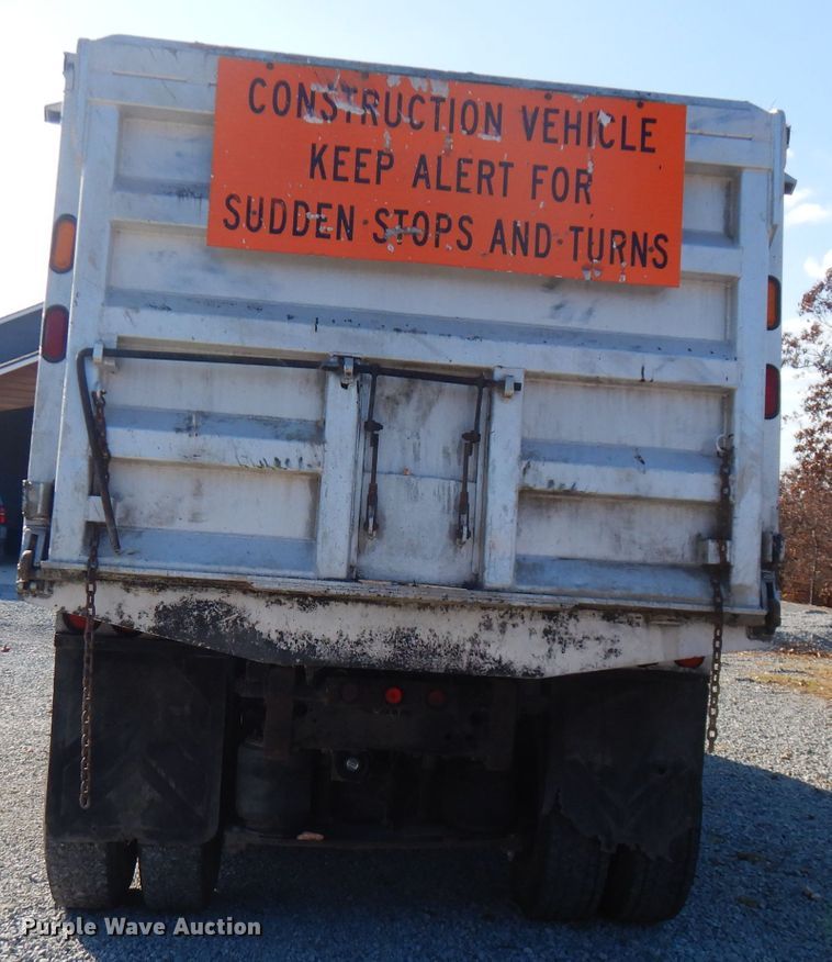 image for item FW9910 2005 International 5600i  dump truck