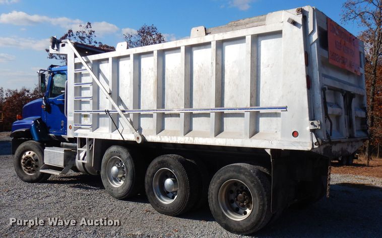 image for item FW9910 2005 International 5600i  dump truck