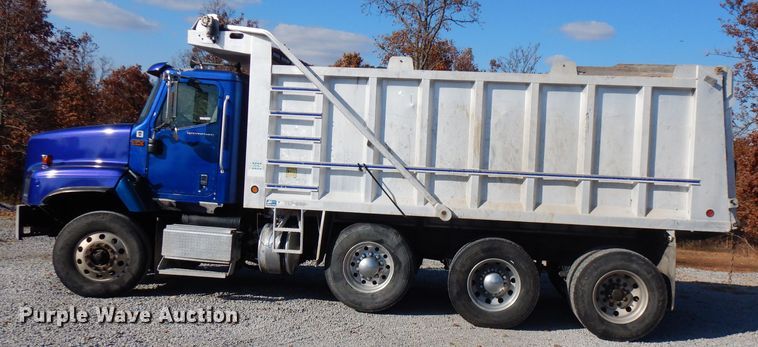 image for item FW9910 2005 International 5600i  dump truck