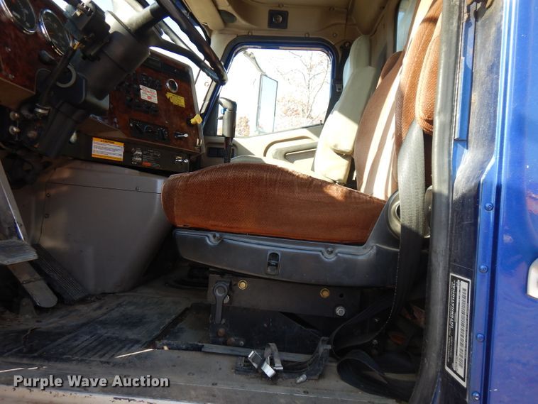 image for item FW9910 2005 International 5600i  dump truck