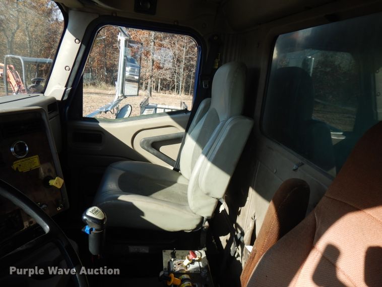 image for item FW9910 2005 International 5600i  dump truck