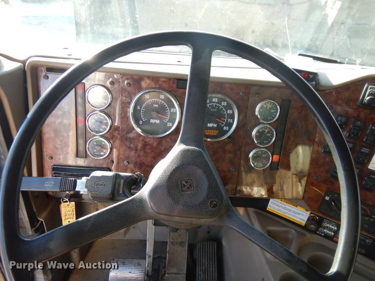 image for item FW9910 2005 International 5600i  dump truck