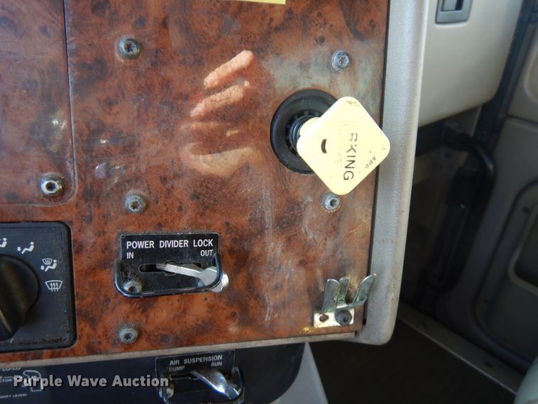 image for item FW9910 2005 International 5600i  dump truck