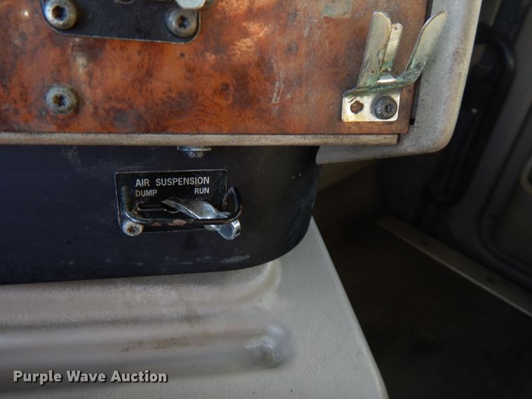 image for item FW9910 2005 International 5600i  dump truck