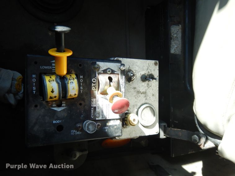 image for item FW9910 2005 International 5600i  dump truck