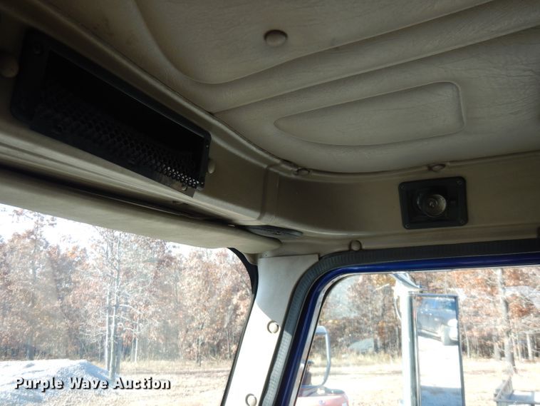 image for item FW9910 2005 International 5600i  dump truck