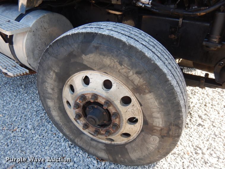 image for item FW9910 2005 International 5600i  dump truck