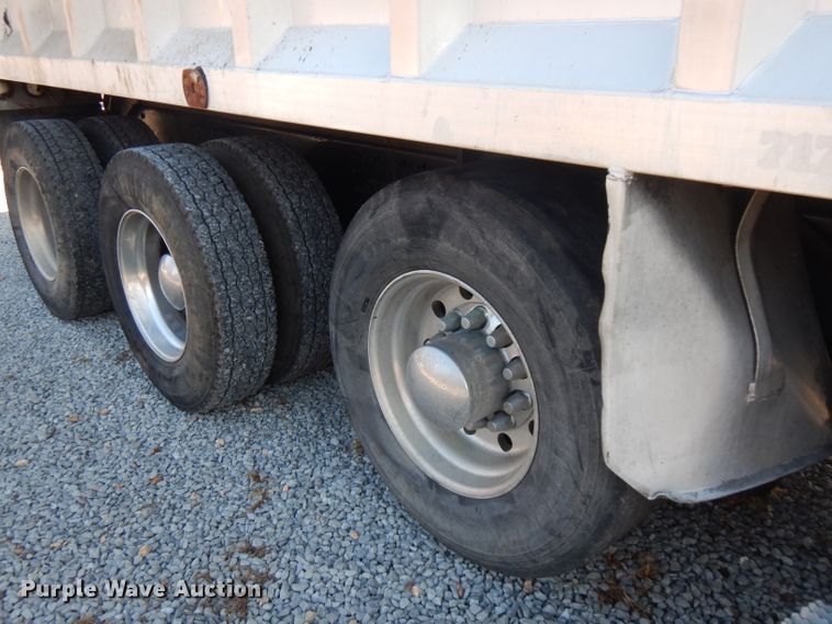 image for item FW9910 2005 International 5600i  dump truck