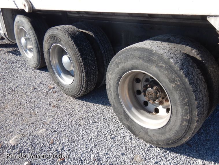 image for item FW9910 2005 International 5600i  dump truck