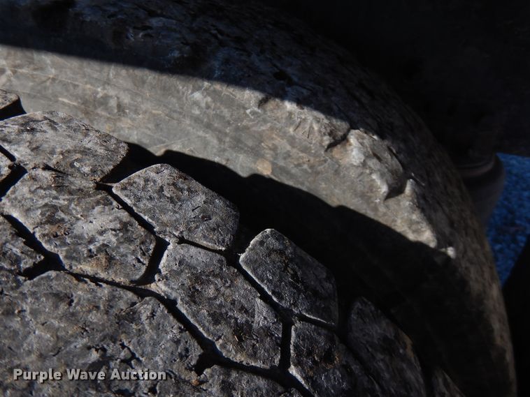 image for item FW9910 2005 International 5600i  dump truck