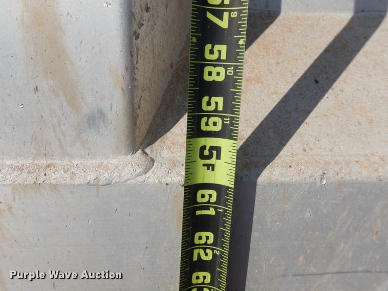 image for item FW9910 2005 International 5600i  dump truck