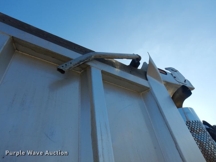 image for item FW9910 2005 International 5600i  dump truck