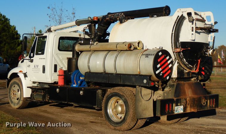 image for item FW9942 2007 International 4300  hydrovac truck