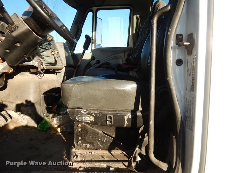 image for item FW9942 2007 International 4300  hydrovac truck