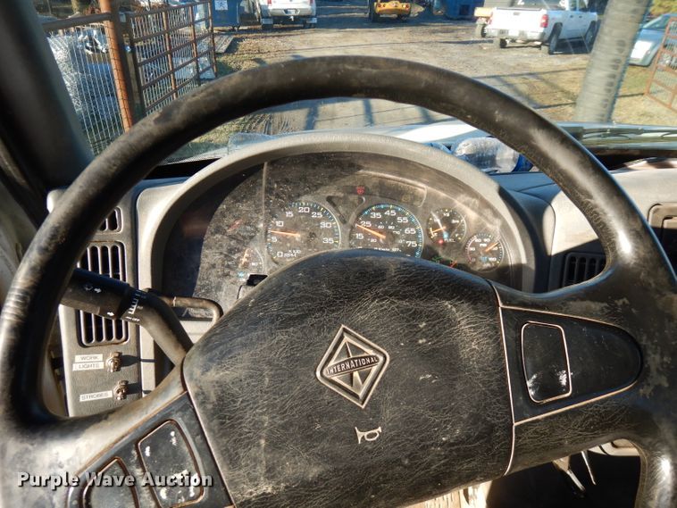 image for item FW9942 2007 International 4300  hydrovac truck