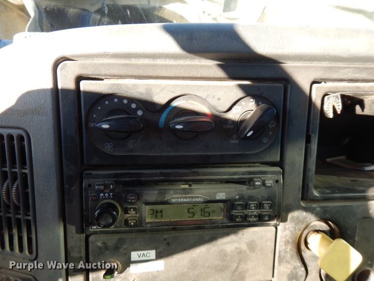 image for item FW9942 2007 International 4300  hydrovac truck