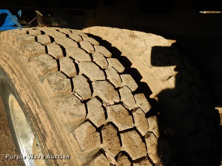 image for item FW9942 2007 International 4300  hydrovac truck