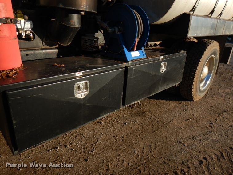 image for item FW9942 2007 International 4300  hydrovac truck