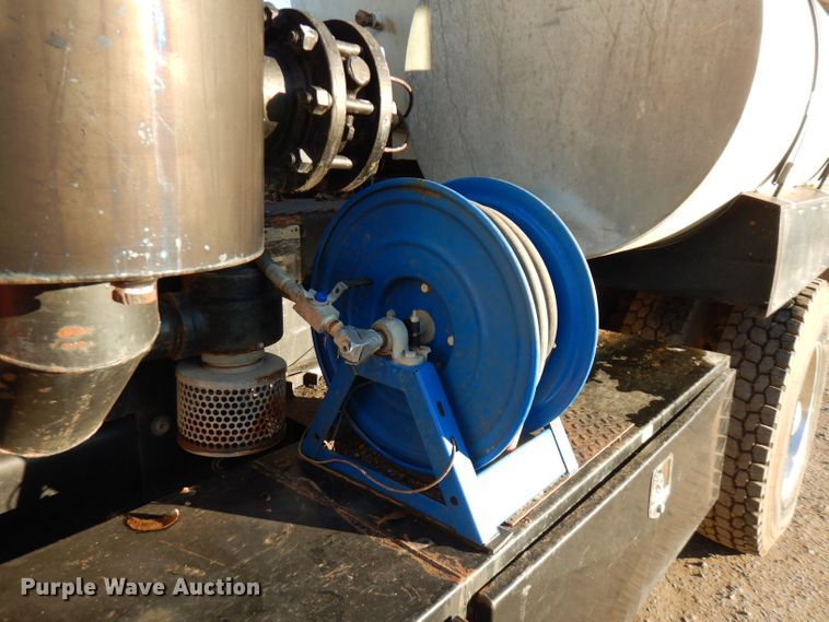 image for item FW9942 2007 International 4300  hydrovac truck