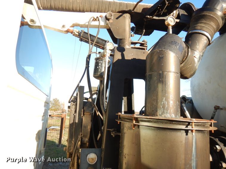 image for item FW9942 2007 International 4300  hydrovac truck